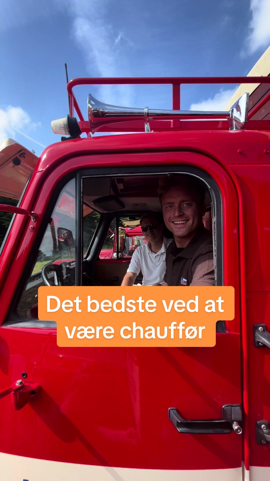 Her fortæller Lejstudentervogn, hvad  der er det bedste ved, at være chauffør i studentertiden. 🚚🥳🎉 #studenterugen #studenterkørsel #vognkørsel #studenteruge #gymnasiet #studentervogn #tipsogtriks #student #sommer #vognmand 