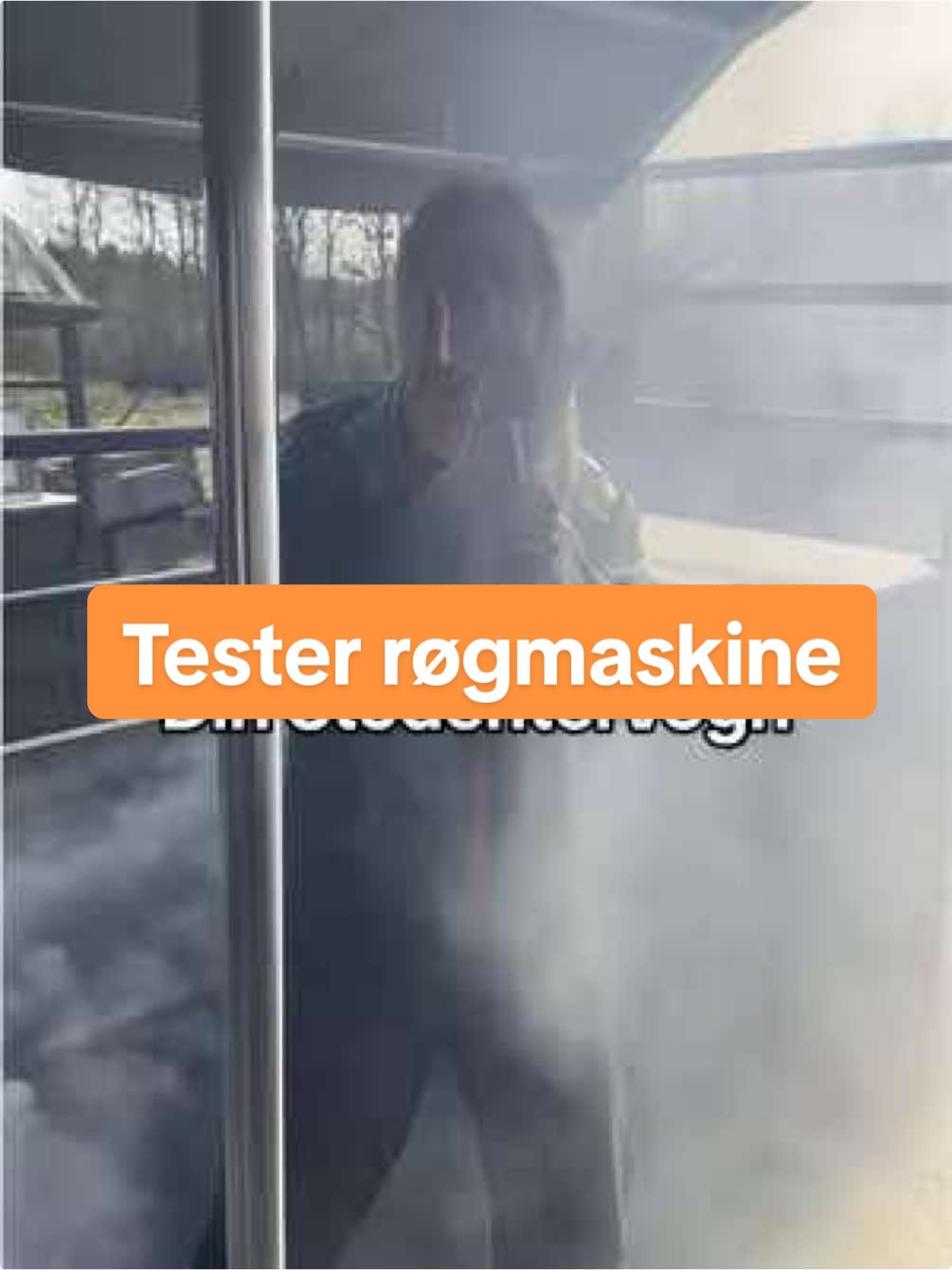 Tester røgmaskine på Swiss Army vognen.  - Din Studentervogn🚚🤩🥳  #tester #student #studenterkørsel #vognmand #dinstudentervogn #røgmaskine 